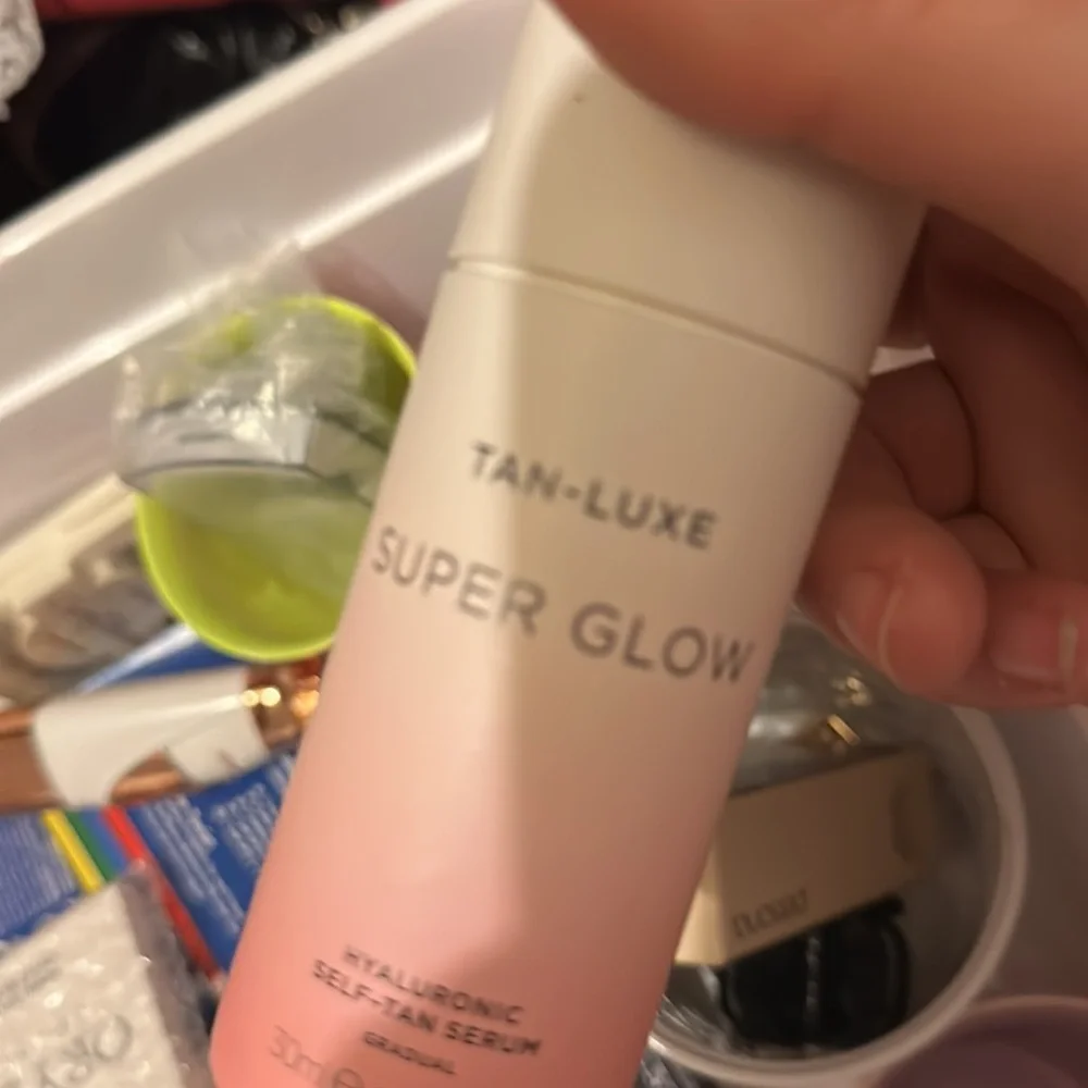 Makeup items - Picture 2 of 4